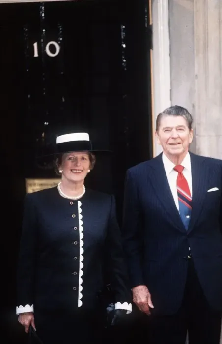 Framed Print : Margaret Thatcher Conservative British Prime Minister with Ronald Regan outside No 10 Framed Print : Margaret Thatcher Conservative British Prime Minister with Ronald Regan outside No 10