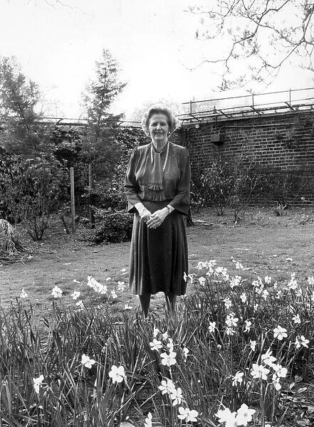 MARGARET THATCHER IN THE GARDEN OF 10 DOWNING STREET - 20TH MAY 1987
