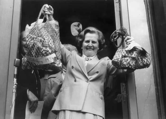 Framed Print : MARGARET THATCHER HOLDS ALOFT BAGS WITH SHOPPING BOUGHT IN 1974 AND 1979 TO ILLUSTRATE Framed Print : MARGARET THATCHER HOLDS ALOFT BAGS WITH SHOPPING BOUGHT IN 1974 AND 1979 TO ILLUSTRATE