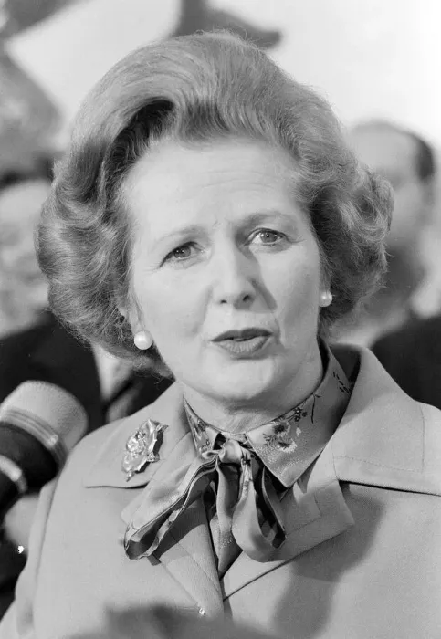 Framed Print : Margaret Thatcher July 1980 visits Toynbee Hall in the East End Framed Print : Margaret Thatcher July 1980 visits Toynbee Hall in the East End