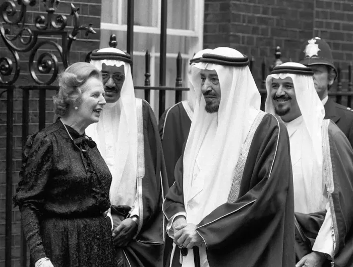 Framed Print : Margaret Thatcher June 1981 stands outside 10 Downing Street with King Khalid of Saudi Framed Print : Margaret Thatcher June 1981 stands outside 10 Downing Street with King Khalid of Saudi