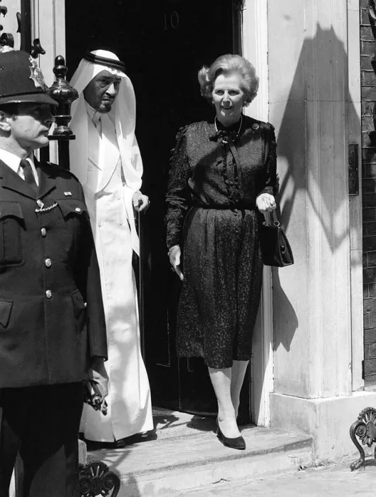 Framed Print : Margaret Thatcher June 1981 stands outside 10 Downing Street with King Khalid of Saudi Framed Print : Margaret Thatcher June 1981 stands outside 10 Downing Street with King Khalid of Saudi