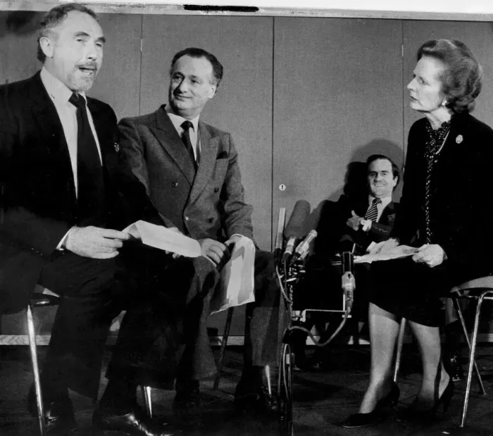 Framed Print : Margaret Thatcher with Nigel Hawthorn and Paul Eddington performing sketch at National