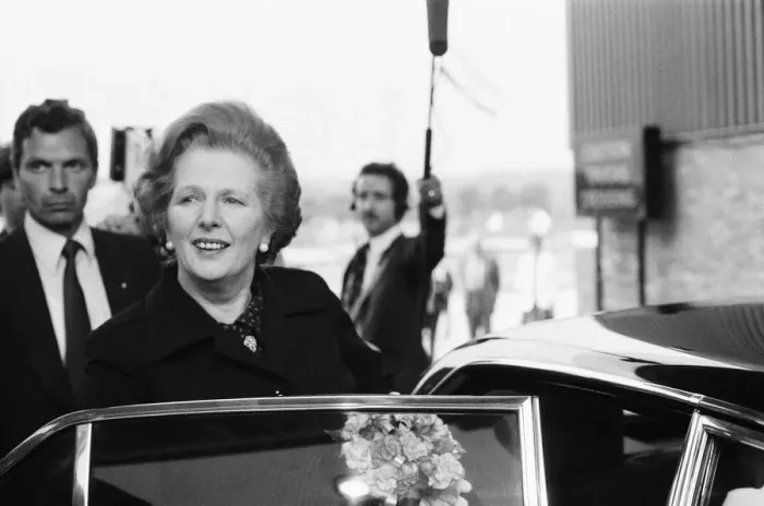 Framed Print : Margaret Thatcher PM, officially opens a new warehouse in Whetstone Framed Print : Margaret Thatcher PM, officially opens a new warehouse in Whetstone