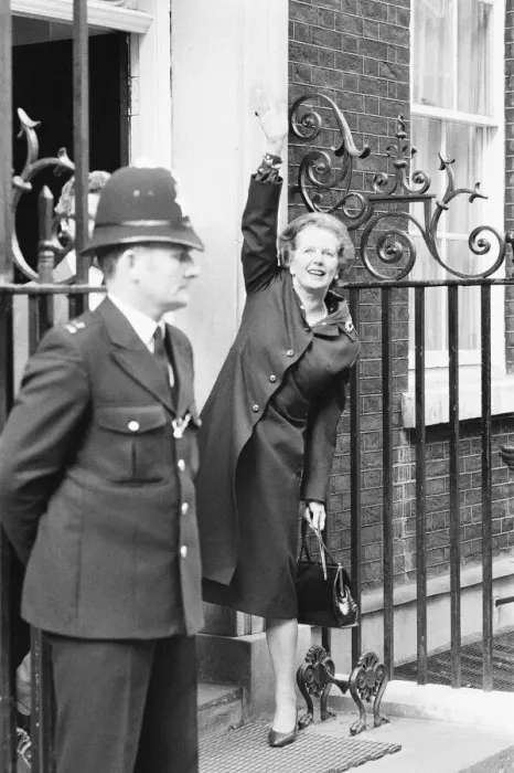 Framed Print : Margaret Thatcher PM pictured outside Downing Street, London, Sunday 18th April 1982 Framed Print : Margaret Thatcher PM pictured outside Downing Street, London, Sunday 18th April 1982