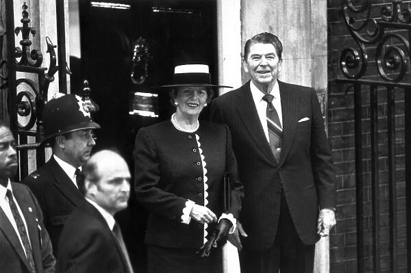 MARGARET THATCHER AND PRESIDENT RONALD REAGAN OUTSIDE 10 DOWNING STREET - 2ND JUNE 198