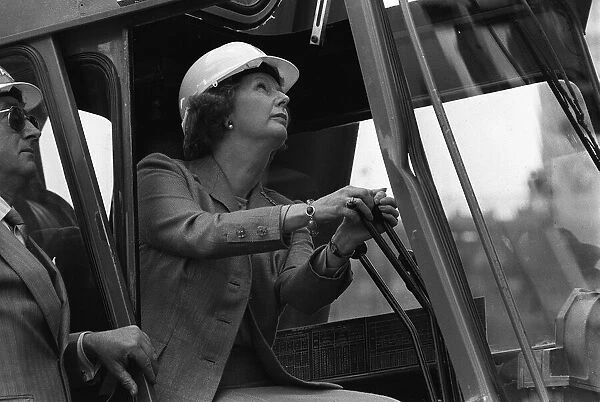 Margaret Thatcher Prime Minister controls a crane in a building site 1986