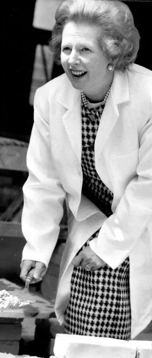 Framed Print : Margaret Thatcher visiting construction site holding cement trowel - June 1987