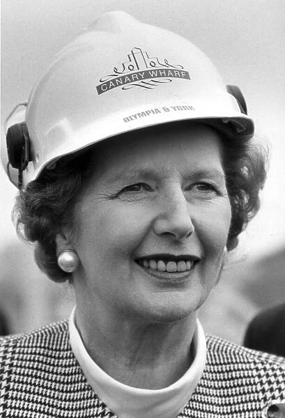 MARGARET THATCHER VISITS THE CANARY WHARF CONSTRUCTION SITE IN DOCKLANDS - 11TH MAY 1988