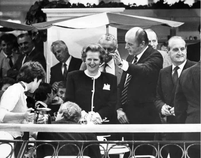 Framed Print : Margaret Thatcher visits the Gateshead Metrocentre with John Hall Framed Print : Margaret Thatcher visits the Gateshead Metrocentre with John Hall