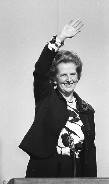 MARGARET THATCHER WAVING AT THE TORY PARTY CONFERENCE - OCTOBER 1986