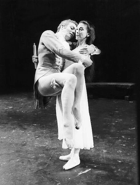 Margot Fonteyn Ballet Dancer rehearsing with John Gilpin Dbase MSI