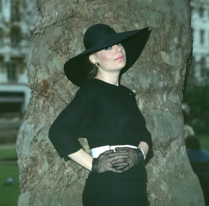 Framed Print : Mari Wilson, singer pictured circa 1983. (full name Mari Macmillan Ramsay Wilson Framed Print : Mari Wilson, singer pictured circa 1983. (full name Mari Macmillan Ramsay Wilson