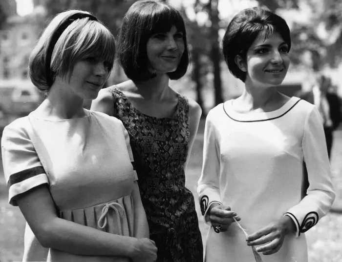 Framed Print : Marianne Faithful (L) and Sandie Shaw (C) 1965 in Ladybirds TV programme Framed Print : Marianne Faithful (L) and Sandie Shaw (C) 1965 in Ladybirds TV programme