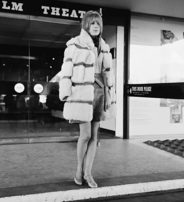 Framed Print : Marianne Faithfull, just before her relationship with Rolling Stones singer Mick Jagger Framed Print : Marianne Faithfull, just before her relationship with Rolling Stones singer Mick Jagger