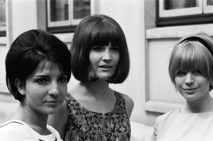 Framed Print : Marianne Faithfull, Sandie Shaw and Dana Valery in Berkeley Square at a photocall for