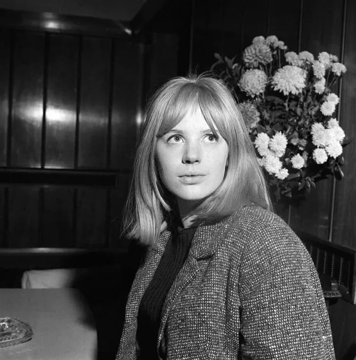 Framed Print : Marianne Faithfull singer and actress Dec 1964 Framed Print : Marianne Faithfull singer and actress Dec 1964