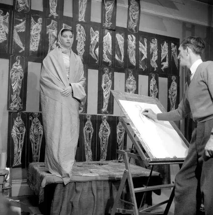 Framed Print : Marigold Dodson posing for Angel'by artist John Hutton