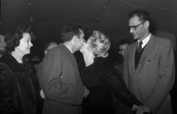 Framed Print : Marilyn Monroe 1956 and Arthur Miller leave for the U. S Framed Print : Marilyn Monroe 1956 and Arthur Miller leave for the U. S