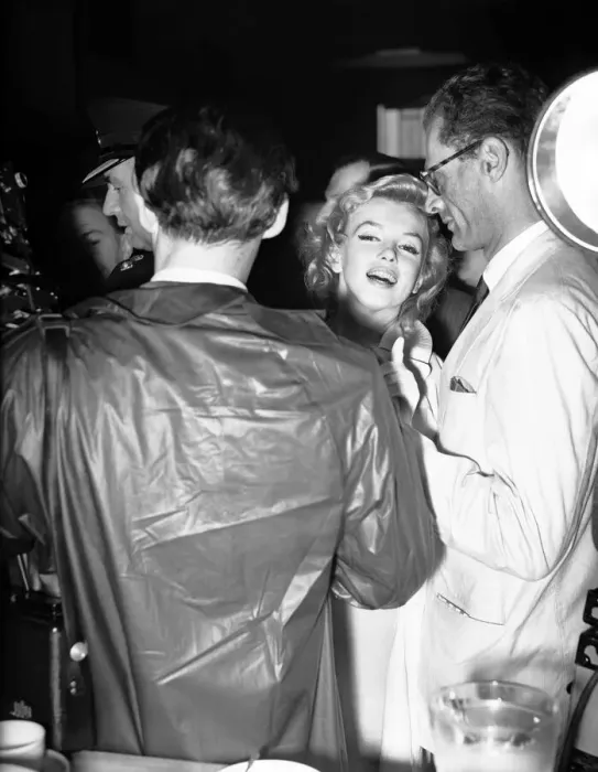 Framed Print : Marilyn Monroe, and husband, playwright Arthur Miller, in London to be Framed Print : Marilyn Monroe, and husband, playwright Arthur Miller, in London to be