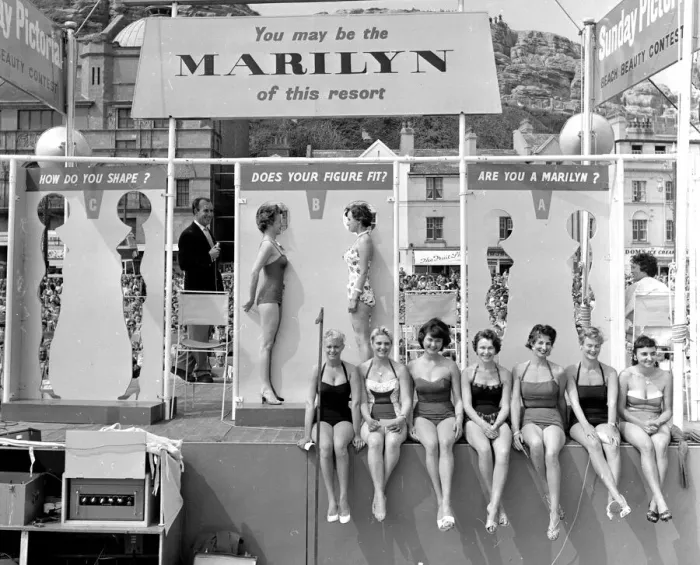 Framed Print : Marilyn Monroe look-a-like competition at Hastings. 15th July 1958