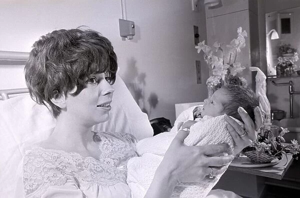 Marion Montgomery Jazz Singer February 1967 Pictured with new born baby daughter
