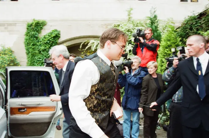 Framed Print : Mark Bosnich arrives for wedding to Sarah Jarret at Coombe Abbey Hotel, Coventry