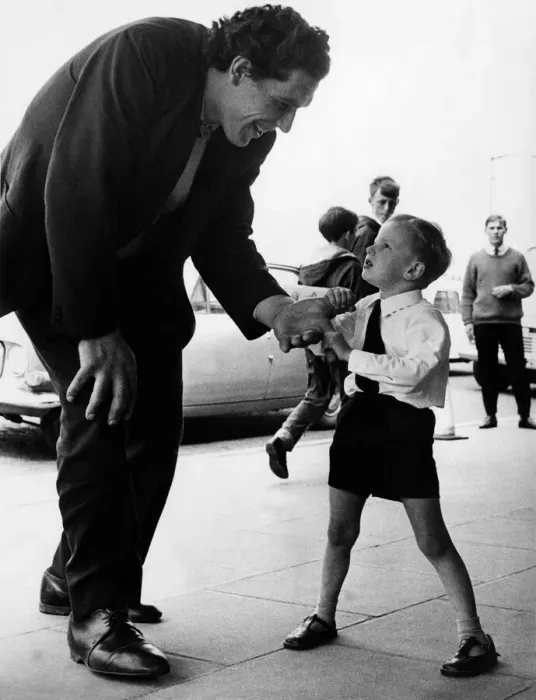 Framed Print : Mark Kearsley, aged 4, of Stanley Road, Heaton Moor, pictured as he grips the giant hand