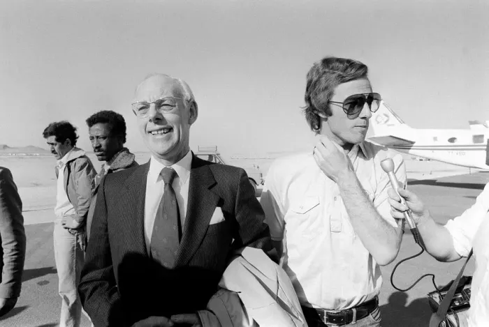 Framed Print : Mark Thatcher leaving the Algerian presidents private jet with father Denis