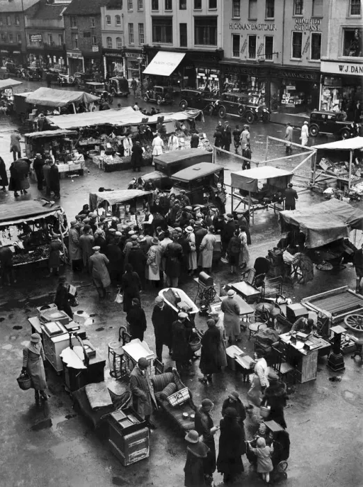 Framed Print : Market Day in the market place at Newbury, Berkshire. December 1935. P007940