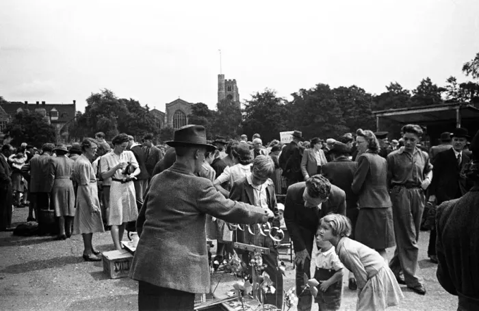 Framed Print : Market scenes in Maidstone, Kent. Circa 1945