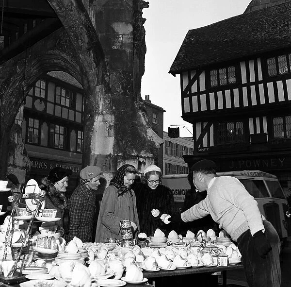 Market scenes in Salisbury, Wiltshire. 5th December 1952