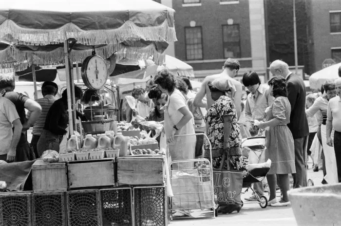 Framed Print : Market Stall, New York, USA, June 1984
