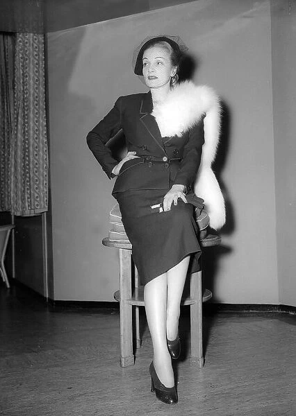 Marlene Dietrich on her arrival in England June 1949