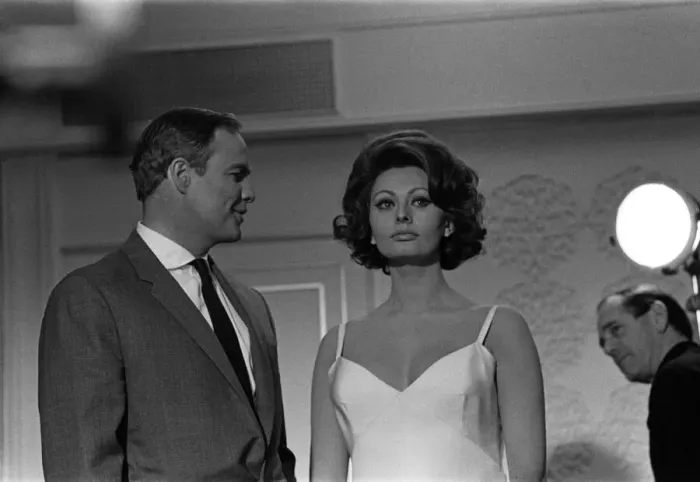 Framed Print : Marlon Brando and actress Sophia Loren on set filming