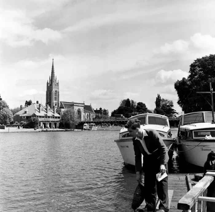 Framed Print : Marlow, within Wycombe district in south Buckinghamshire. 1st June 1954