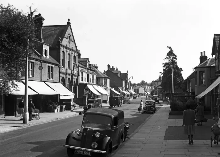 Framed Print : Marlowes street scene in Hemel Hempstead, Hertfordshire. 12th August 1949 Framed Print : Marlowes street scene in Hemel Hempstead, Hertfordshire. 12th August 1949