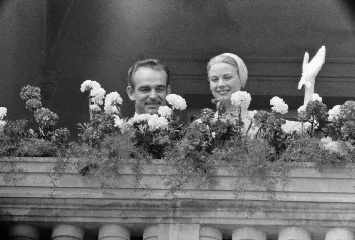 Framed Print : The marriage of Grace Kelly to Prince Rainier III, pictured on a balcony. 18th April 1956 Framed Print : The marriage of Grace Kelly to Prince Rainier III, pictured on a balcony. 18th April 1956