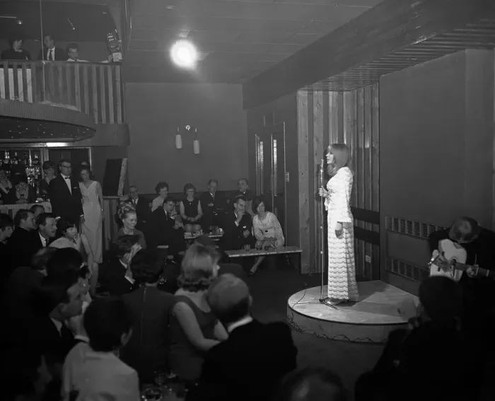 Framed Print : Marrianne Faithful seen here making her debut cabaret appearance at the Blue Nile Club Framed Print : Marrianne Faithful seen here making her debut cabaret appearance at the Blue Nile Club