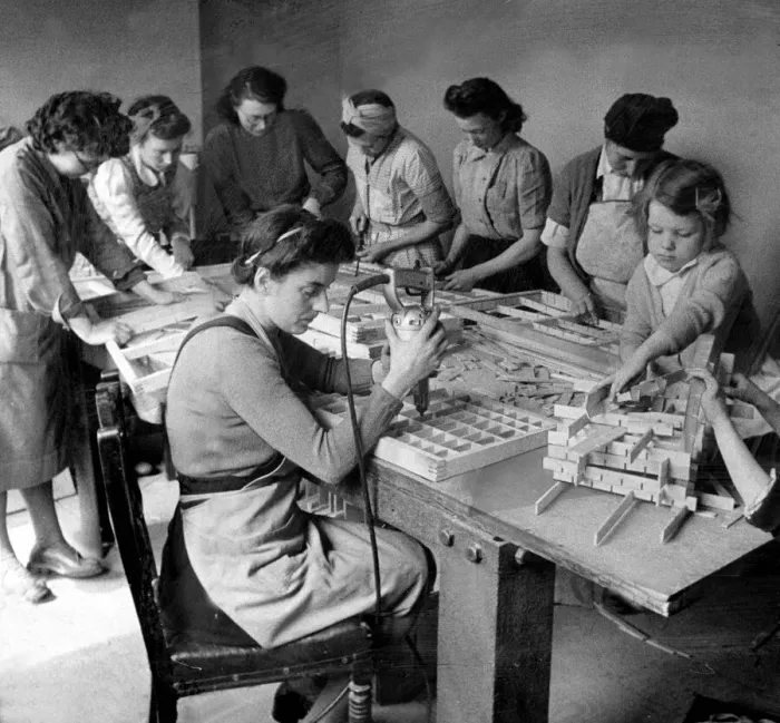 Framed Print : Married women part time workers at Leonard J. Foxs factory, Old Kent Road Framed Print : Married women part time workers at Leonard J. Foxs factory, Old Kent Road