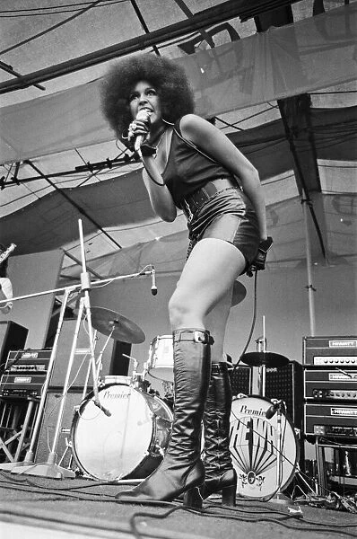 Marsha Hunt sings at The Isle of Wight Music Festival on Saturday 30th August 1969