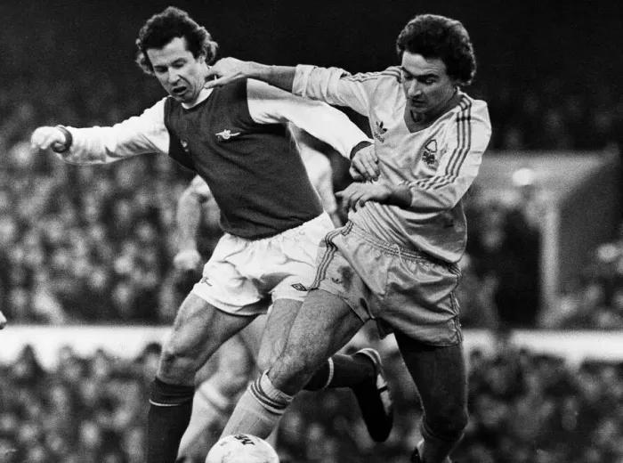 Framed Print : Martin O Neill of Nottingham Forest & Liam Brady of Arsenal challenge for ball Framed Print : Martin O Neill of Nottingham Forest & Liam Brady of Arsenal challenge for ball