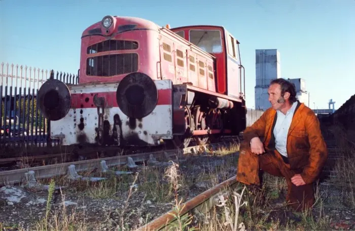 Framed Print : Martin Smith from Tanfield Railway Museum with the brightly coloured 0-6-0 industrial