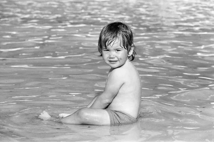 Framed Print : Martins Swimming Pool, Wokingham, Summer Weather Pix, June 1980 Framed Print : Martins Swimming Pool, Wokingham, Summer Weather Pix, June 1980