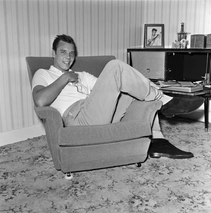 Framed Print : Marty Wilde at home in his flat in Chiswick, London. 21st April 1960 Framed Print : Marty Wilde at home in his flat in Chiswick, London. 21st April 1960