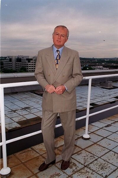 Martyn Lewis Newsreader September 1998 BBC1Newsreader and TV Presenter A©Mirrorpix