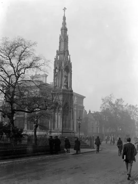 Framed Print : The Martyrs Memorial Oxford November 1922 Framed Print : The Martyrs Memorial Oxford November 1922