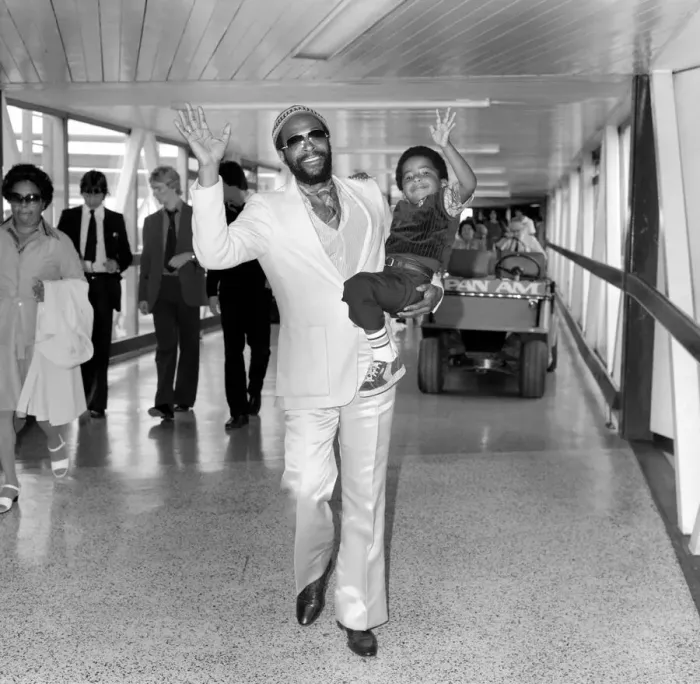 Framed Print : Marvin Gaye, singer with his son Frankie, aged 4, arriving at London Heathrow Airport Framed Print : Marvin Gaye, singer with his son Frankie, aged 4, arriving at London Heathrow Airport