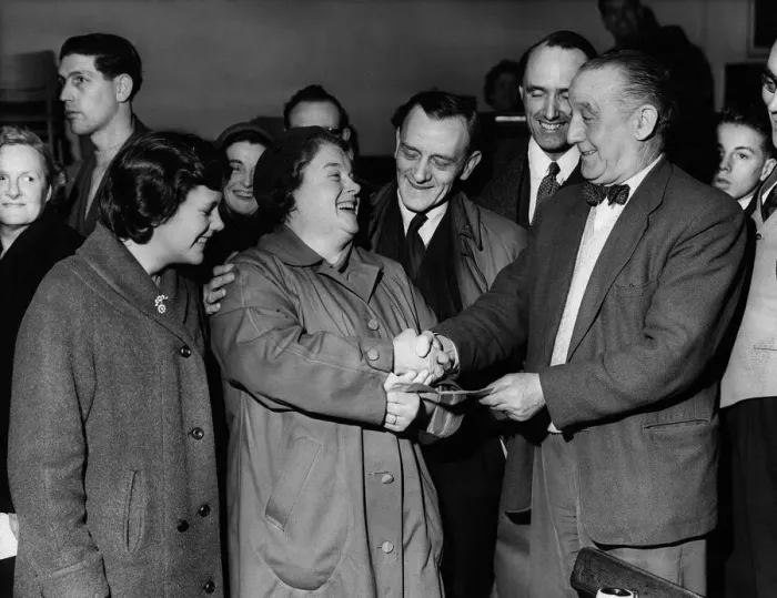 Framed Print : The mass X-ray campaign for tuberculosis, Liverpool. Pictured, Mrs Irene Ewers Framed Print : The mass X-ray campaign for tuberculosis, Liverpool. Pictured, Mrs Irene Ewers