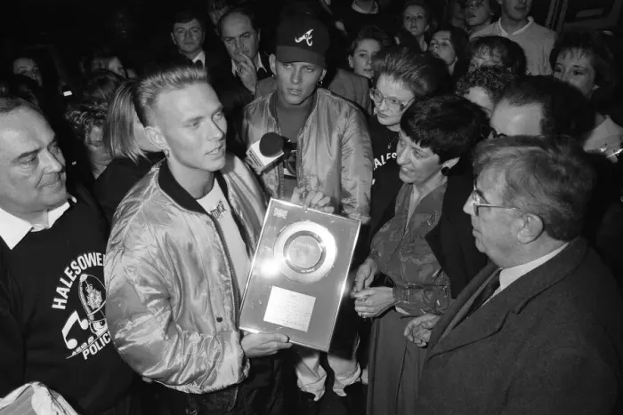Framed Print : Matt and Luke Goss of Bros visit Hayley Green Hospital, Halesowen Framed Print : Matt and Luke Goss of Bros visit Hayley Green Hospital, Halesowen